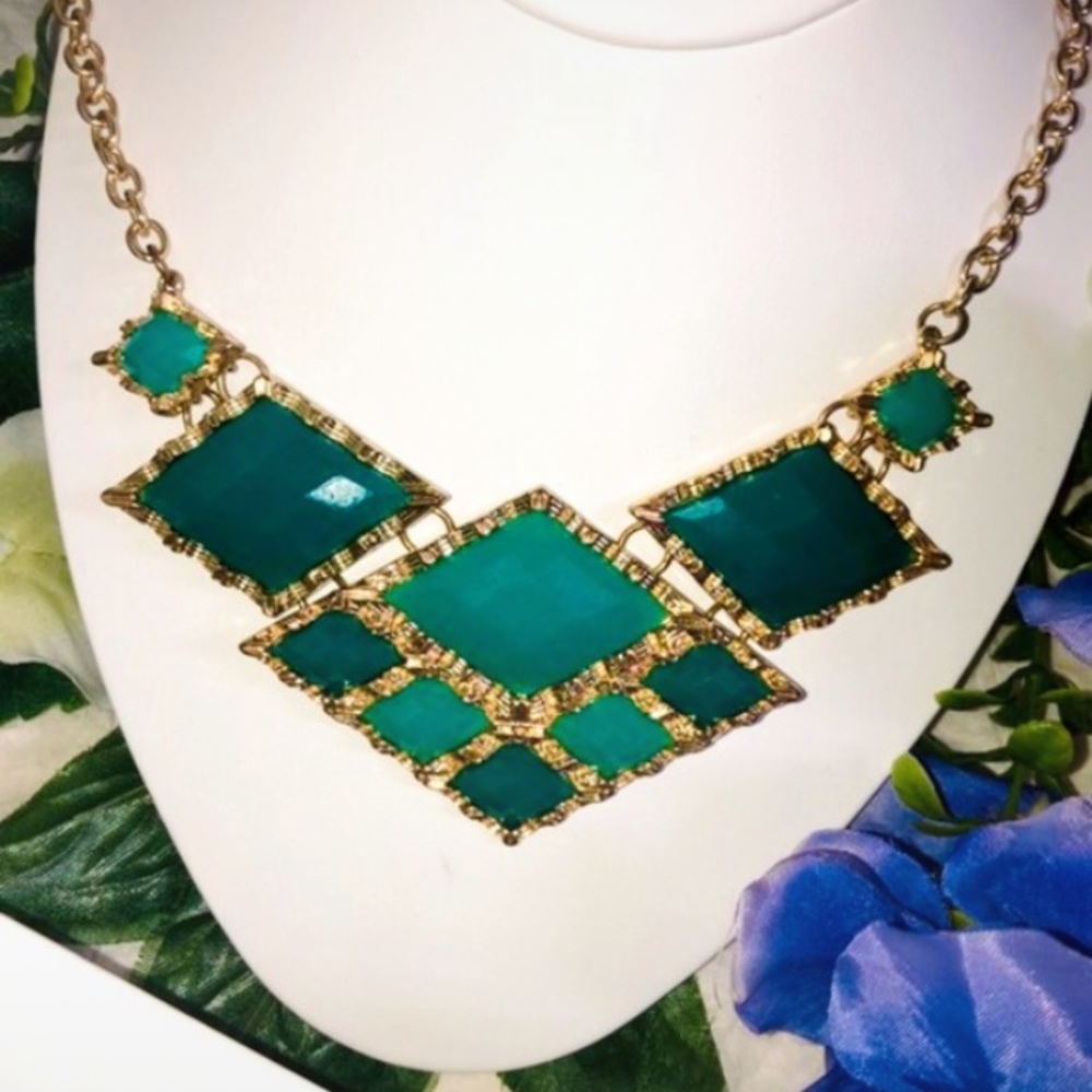 Statement necklace